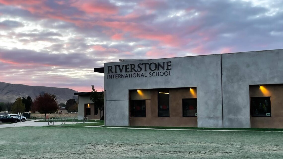 education-stredniskoly-usa-riverstoneinternationalschool-budova