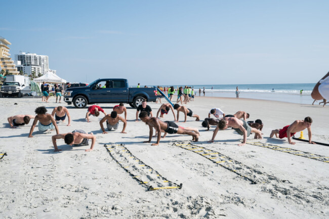 Internátní škola v USA DME academy sport trenink pláž