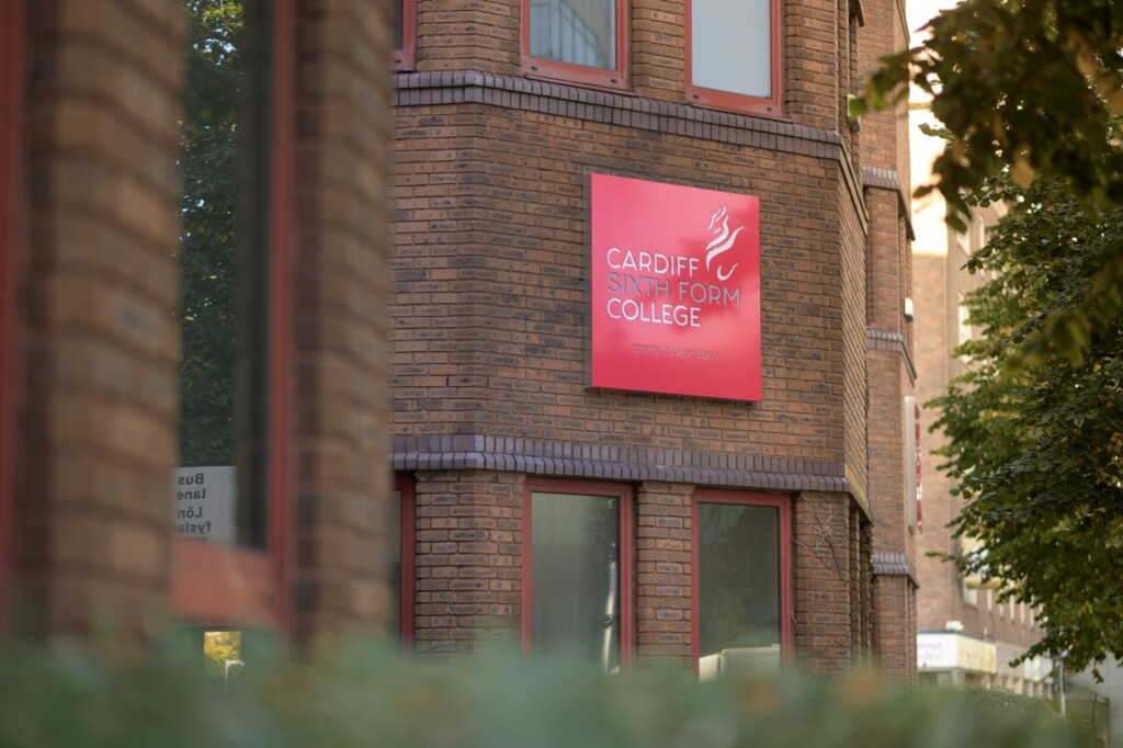 Cardiff Sixth Form College kampus budova